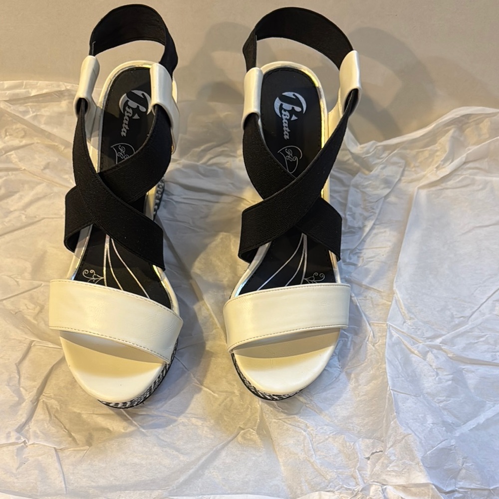 Elegant Black and Cream Women's Sandals